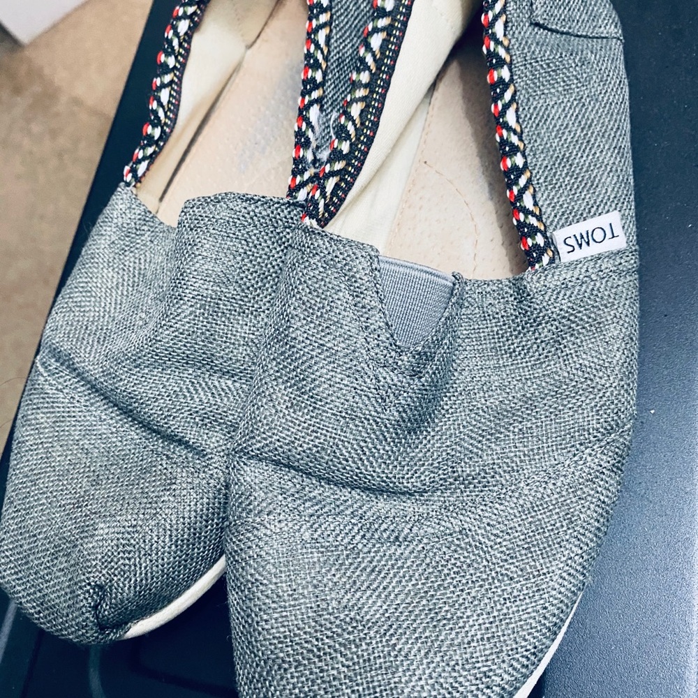 2/$25 🌸 TOMS Women’s Shoes